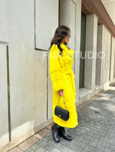 Шуба из меха норки в лимонном цвете - фото 5