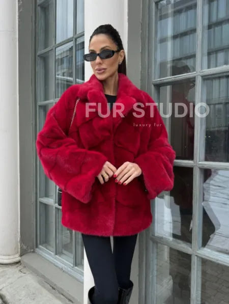 Полушубок норковый в гранатовом оттенке - фото 0