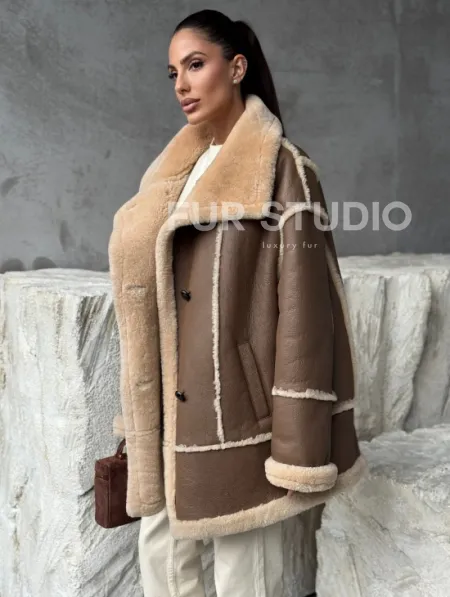 Коричневая женская дубленка - фото 7