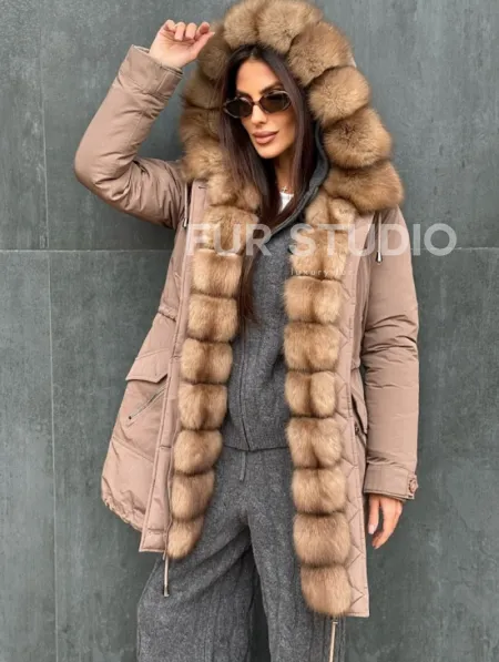 Женский пуховик с мехом куницы - фото 3