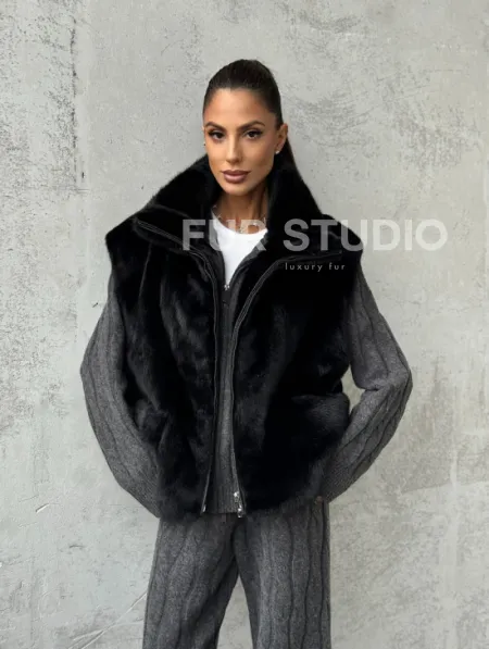 Черная норковая жилетка - фото 11