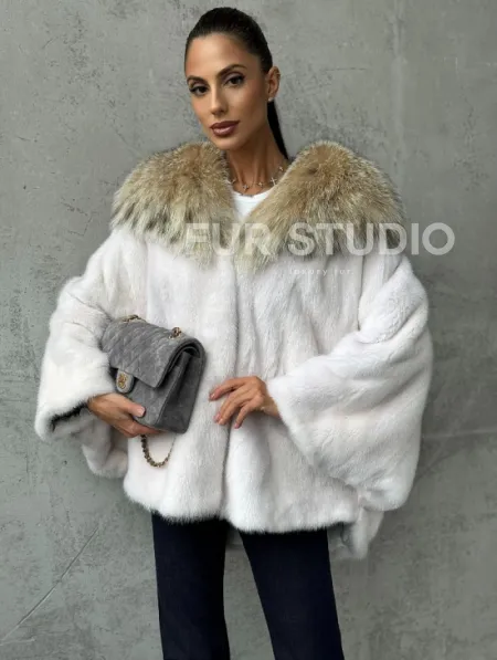 Светлая норковая шуба с капюшоном - фото 0