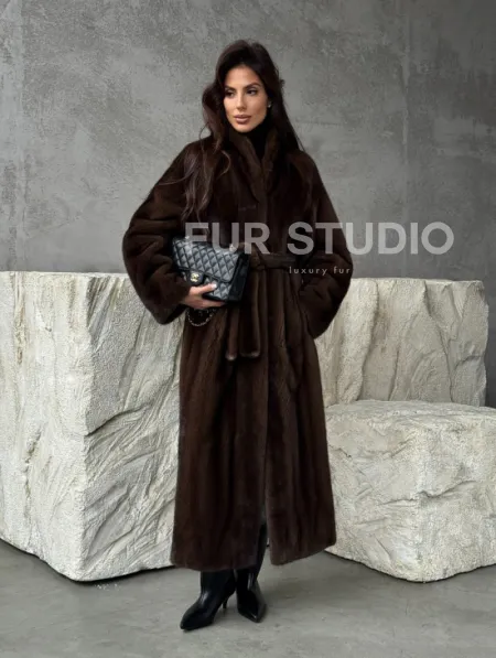 Пальто из норки с V-образным воротом - фото 12