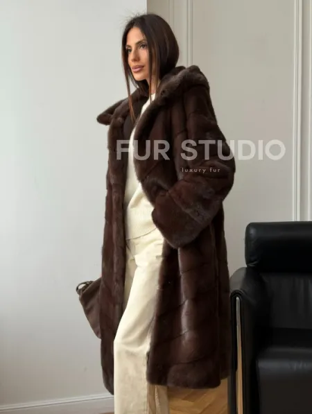 Коричневая норковая шуба с капюшоном - фото 9