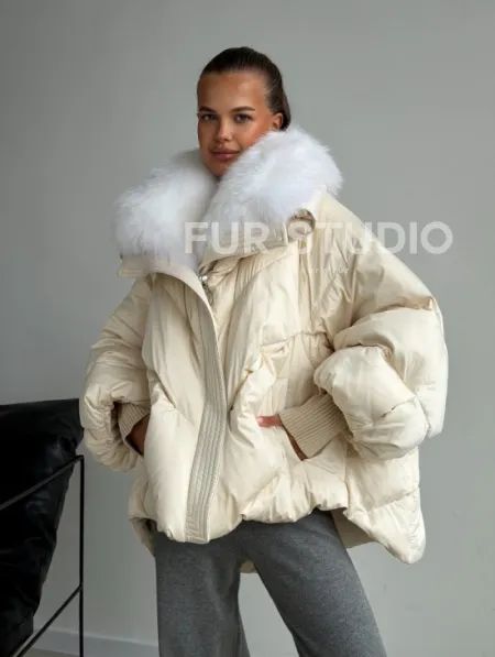 Бежевый зимний пуховик - фото 7