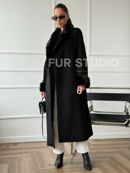 Черное пальто с мехом норки - фото 0