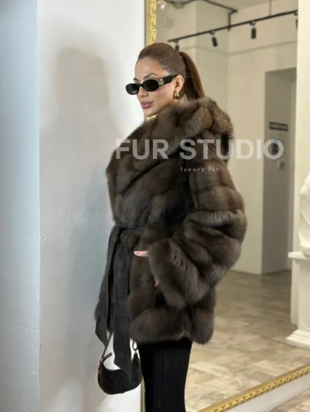 Шуба из меха куницы Dark с капюшоном - фото 3