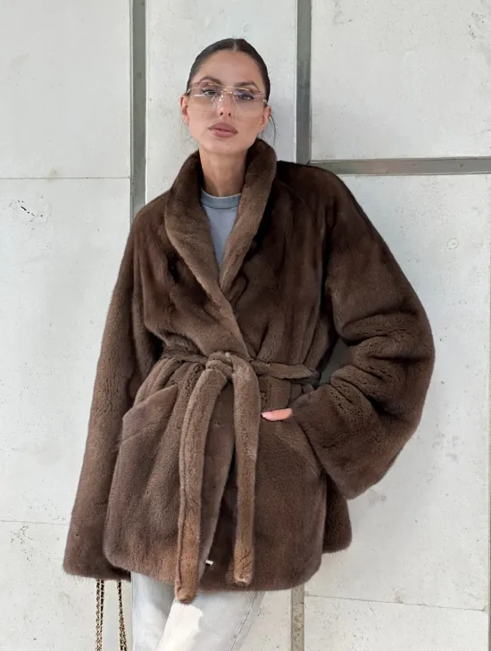 Шуба из меха Saga Furs в винтажном стиле средней длины - фото 0