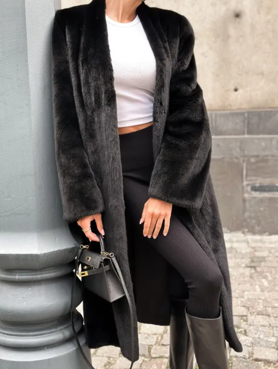 Модная шуба из меха норки Saga furs - фото 1