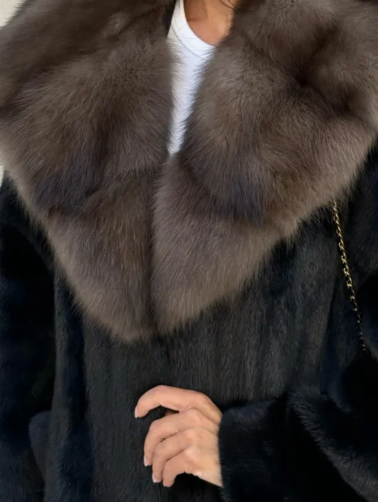 Шуба из норки Saga furs с капюшоном куницы, цельный мех - TOTAL BLACK - фото 1