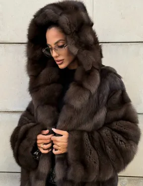 Удлиненная шуба из меха куницы с капюшоном - фото 7