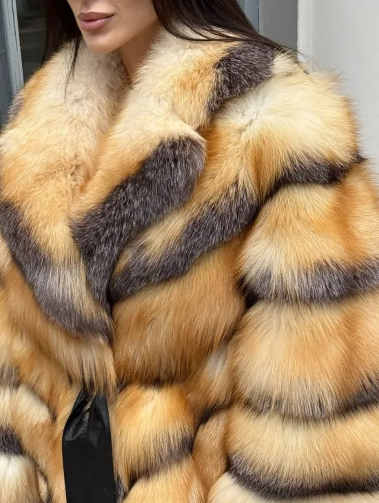 Шуба из меха лисы Golden-grey fox с английским воротником, с поясом - фото 1