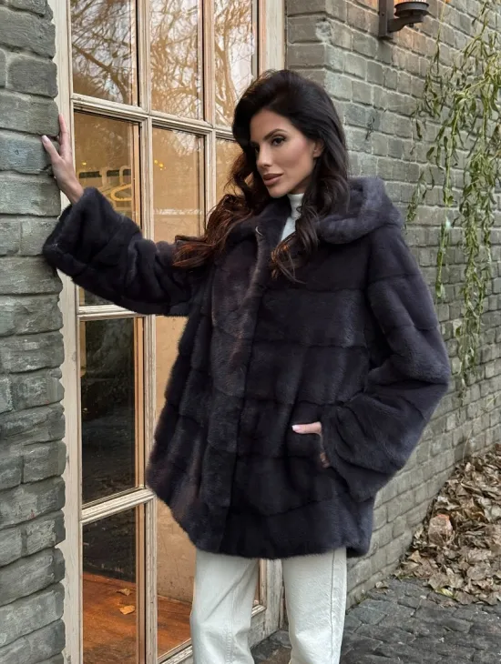 Норковый женский полушубок с капюшоном в графитом цвете - фото 8