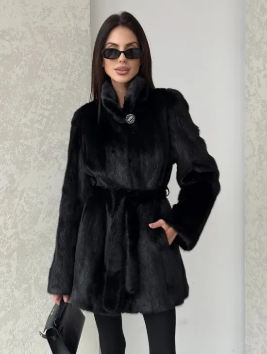 Норковый полушубок с воротником стойка и меховым поясом - фото 0