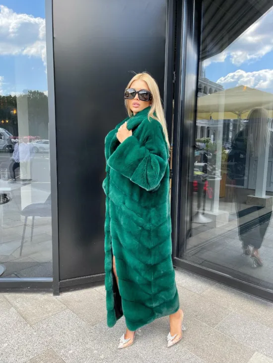Элитная норковая шуба в цвете изумруд - фото 0