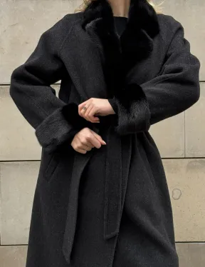 Женское демисезонное шерстяное пальто-халат с отделкой из меха норки - фото 2