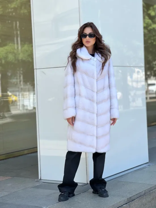 Шуба из европейской норки в цвете паломино с капюшоном - фото 0