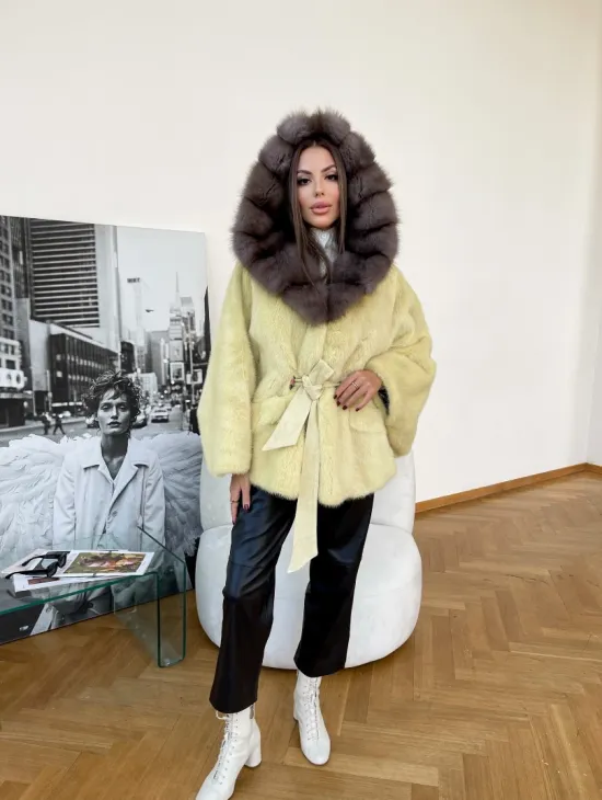 Норковое пончо с капюшоном из меха куницы - фото 2