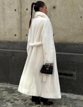 Длинная белая норковая шуба - фото 7