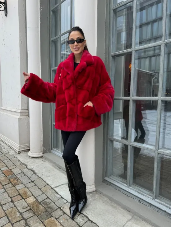 Полушубок норковый в гранатовом оттенке - фото 7