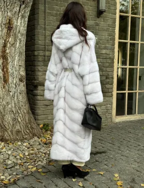 Белая норковая шуба с капюшоном - фото 6