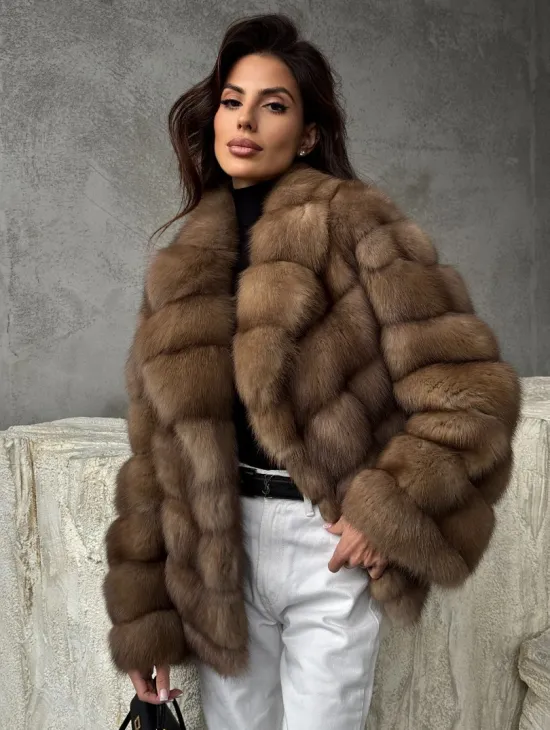 Полушубок из куницы в натуральном бежевом цвете - фото 6