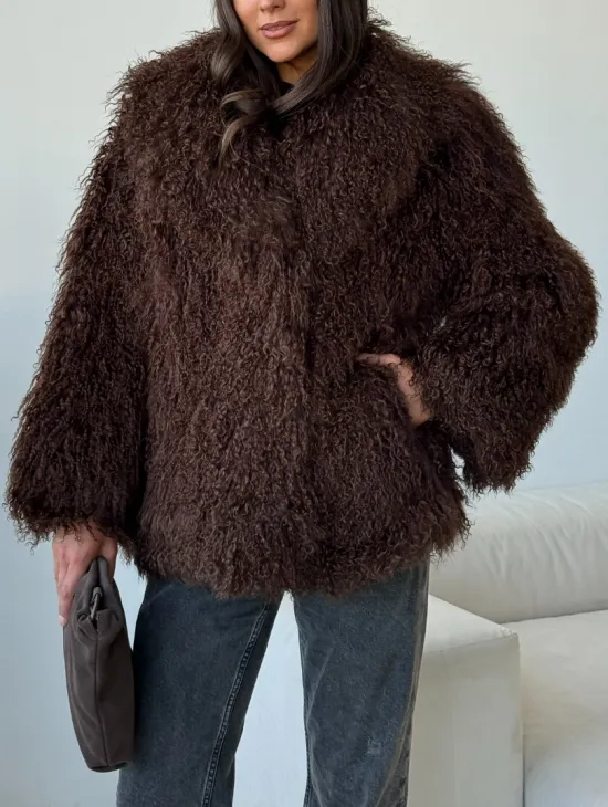 Коричневая шуба из ламы - фото 3