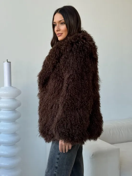 Коричневая шуба из ламы - фото 4