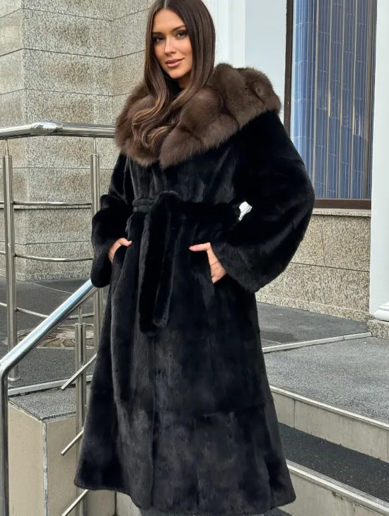 Черная норковая шуба с капюшоном куница - фото 3
