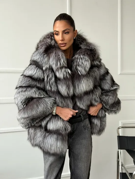 Шуба из меха чернобурки с капюшоном - серая - фото 5