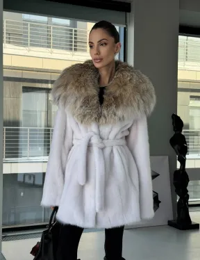 Белая шуба с капюшоном из рыси - фото 17