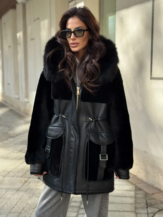 Черная дубленка с капюшоном - фото 0