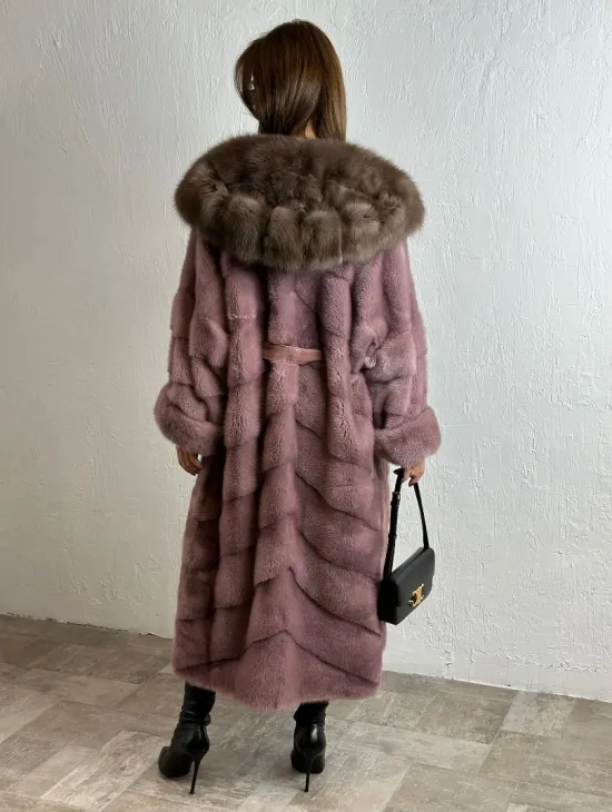 Норковая шуба с капюшоном из меха куницы - цвет пудра - фото 3