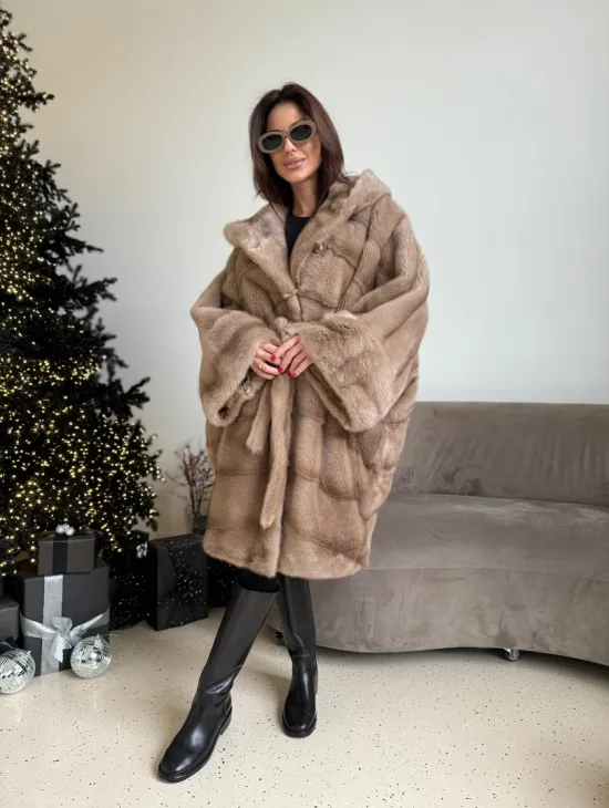 Шуба свободного силуэта из меха норки с капюшоном - цвет пастель - фото 6