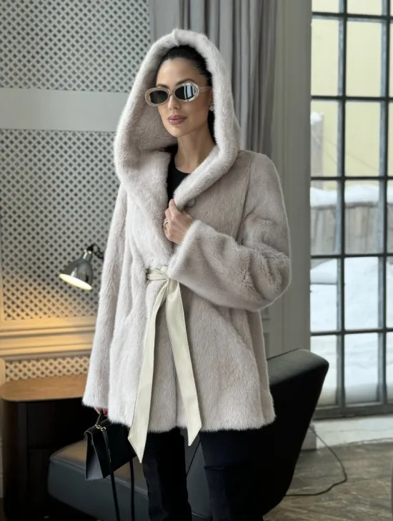 Норковая шуба с капюшоном под пояс - цвет пудра - фото 5